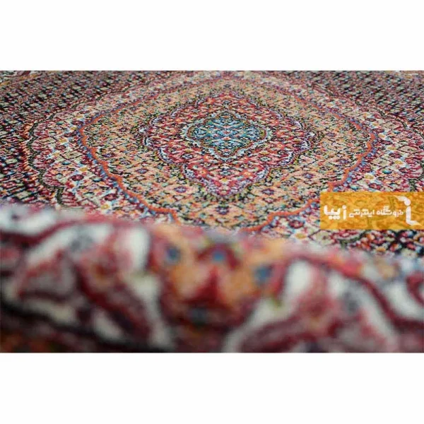 فرش گرد سرمه ای طرح ریزماهی3