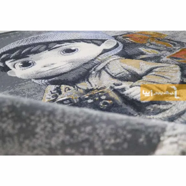فرش کودک طوسی طرح پسرک عکاس8