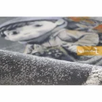 فرش کودک طوسی طرح پسرک عکاس4